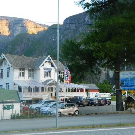 Eidfjord Gjestgiveri 3*